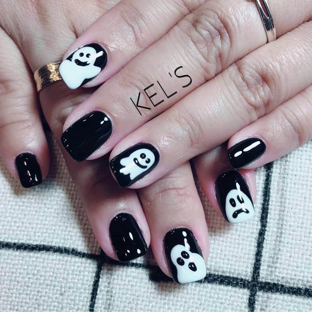 ongles noirs pour l'halloween