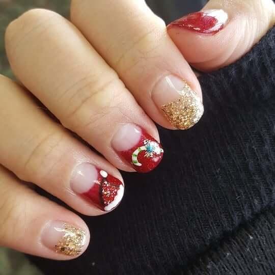 ongles rouges décorés pour noël