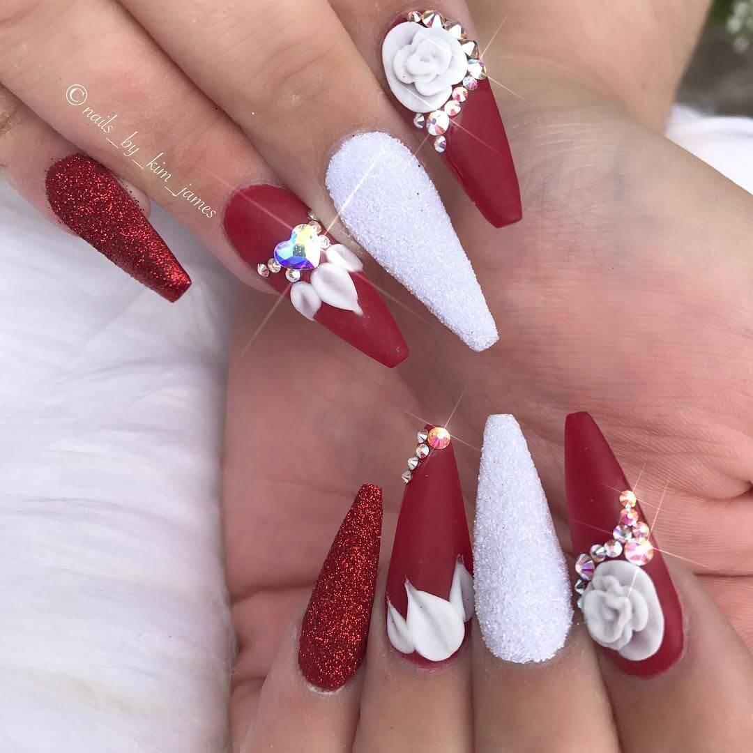 ongles rouges et blancs pour la mariée