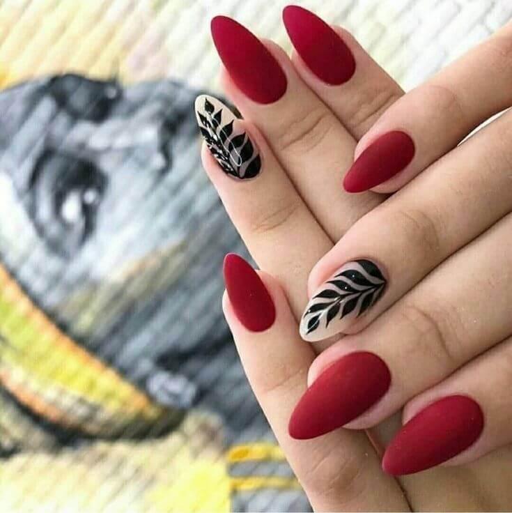 ongles rouges pour la mariée