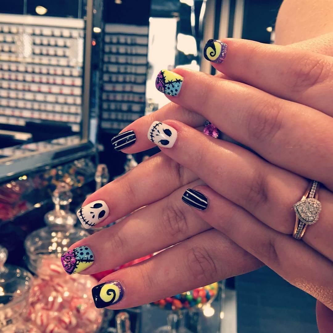 ongles sacrés décorés