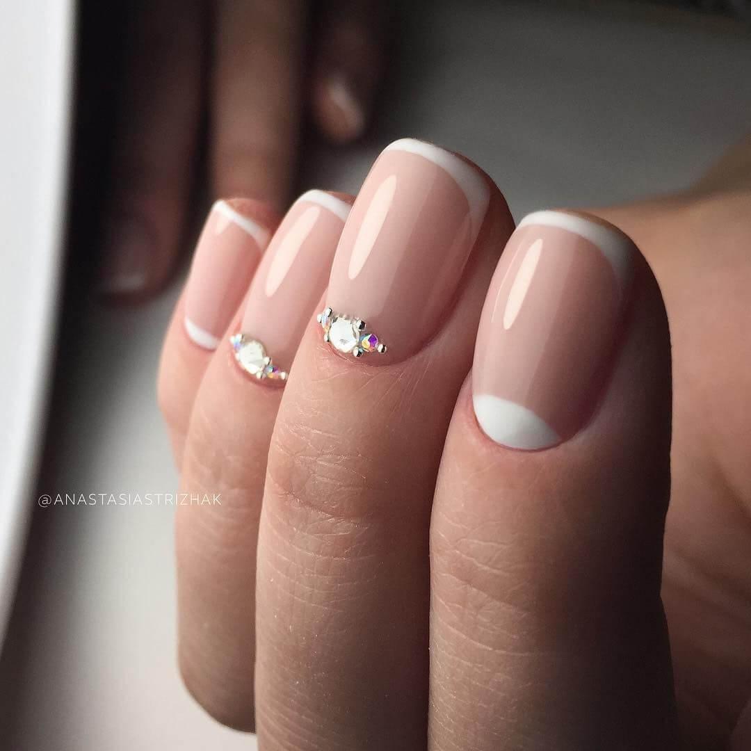 ongles simples avec pierres pour la mariée