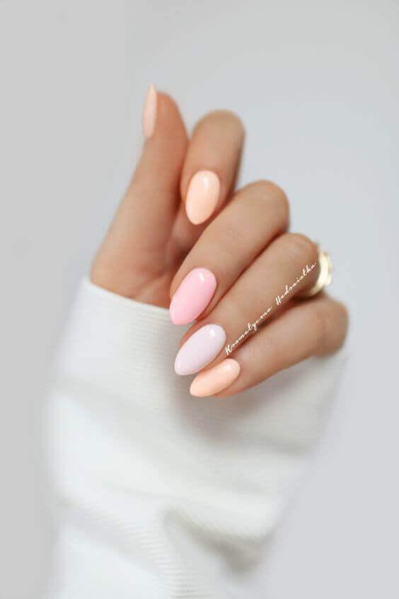 Ongles simples de couleur pastel