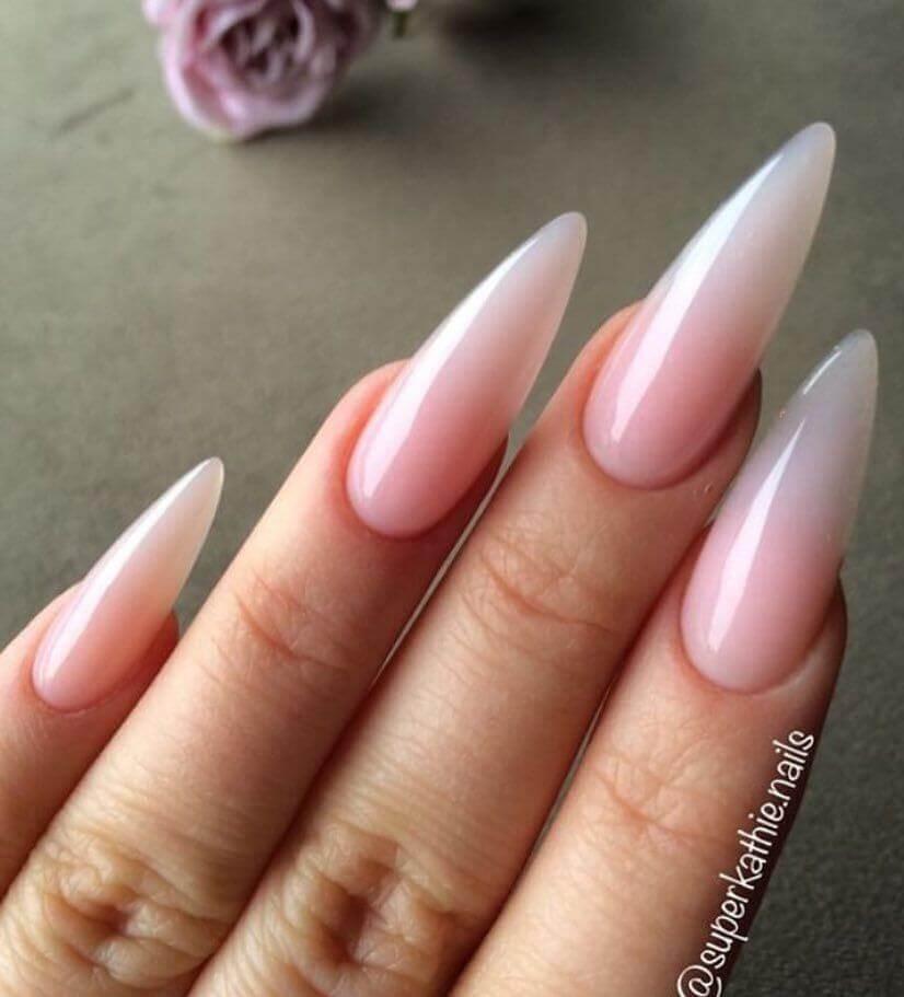 ongles stiletto naturels